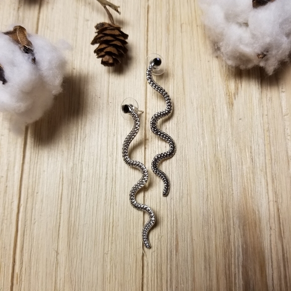 🐍🐍Sexy snake earrings in SILVER with black eyes - Picture 5 of 7